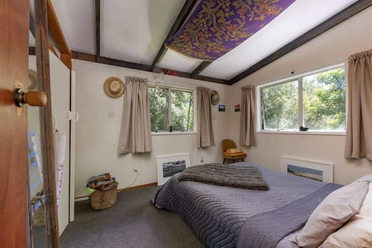 Photo of property in 11 Karekare Road, Karekare, New Lynn, 0772