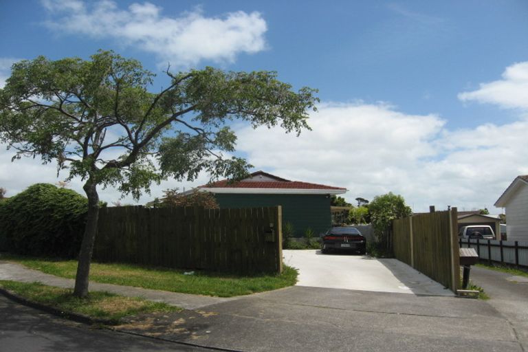 Photo of property in 13 Bundena Place, Clendon Park, Auckland, 2103