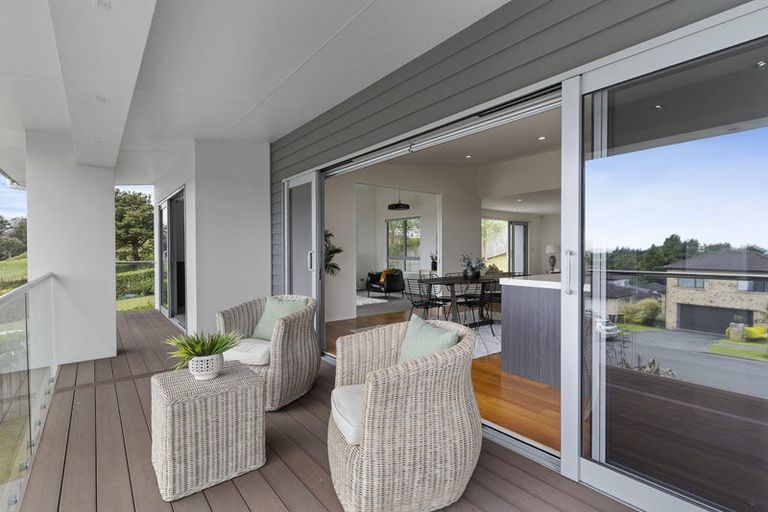 Photo of property in 4 Ravello Rise, Flat Bush, Auckland, 2019