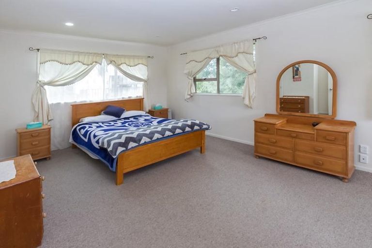 Photo of property in 16 Birman Close, Half Moon Bay, Auckland, 2012