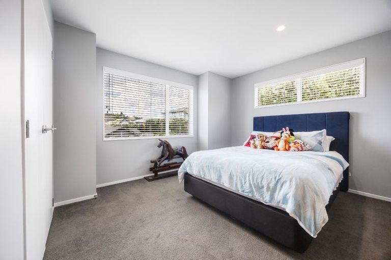 Photo of property in 2 Boocock Crescent, Orewa, 0931