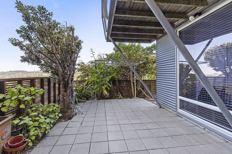 Photo of property in 121 Nevay Road, Miramar, Wellington, 6022