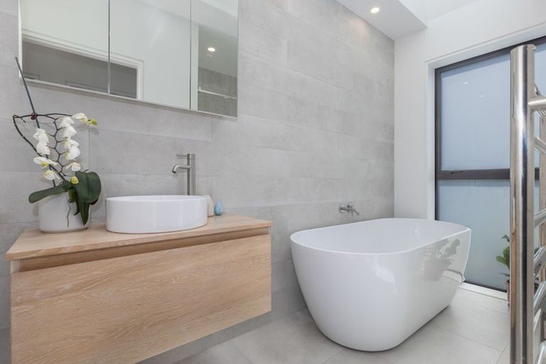 Photo of property in 76 Kotare Street, Waikanae, 5036