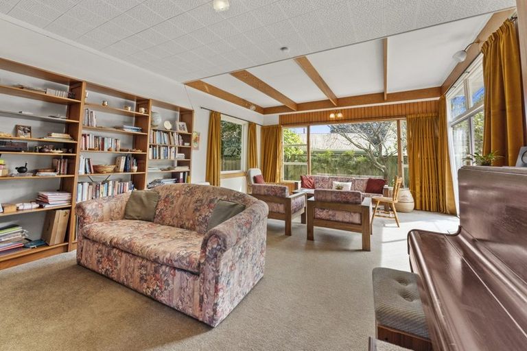 Photo of property in 11 Hughes Avenue, Hokowhitu, Palmerston North, 4410