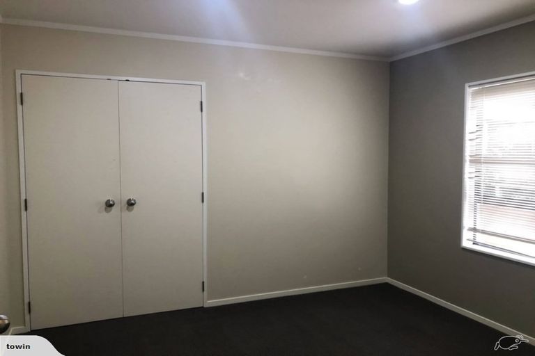 Photo of property in 48 Topliss Drive, Northcross, Auckland, 0632