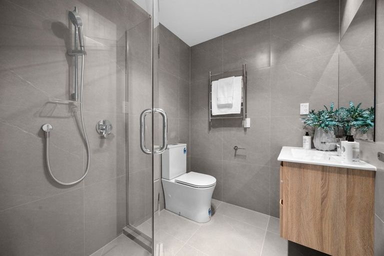 Photo of property in 5/6 Robertson Road, Ranui, Auckland, 0612