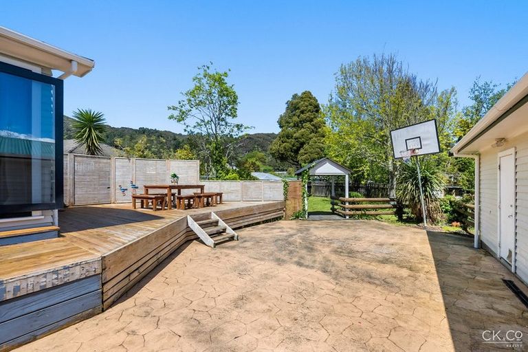 Photo of property in 76 Horoeka Street, Stokes Valley, Lower Hutt, 5019