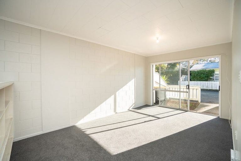 Photo of property in 3 Seddon Street, Takaro, Palmerston North, 4412