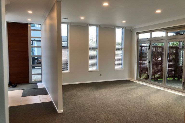Photo of property in 11m Clearwater Cove, West Harbour, Auckland, 0618