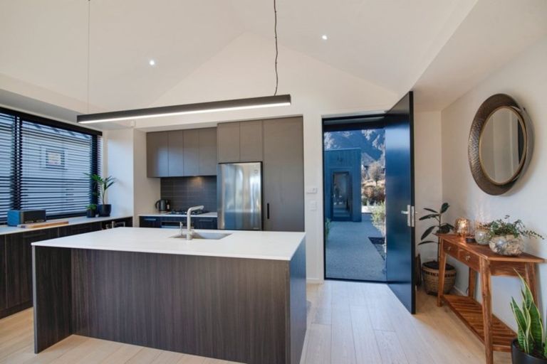 Photo of property in 10 Fife Court, Jacks Point, Queenstown, 9371