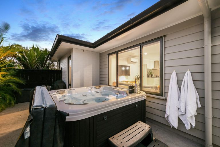 Photo of property in 11 Creda Road, Wattle Downs, Auckland, 2103