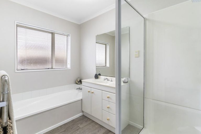 Photo of property in 9 Corfield Way, Burswood, Auckland, 2013