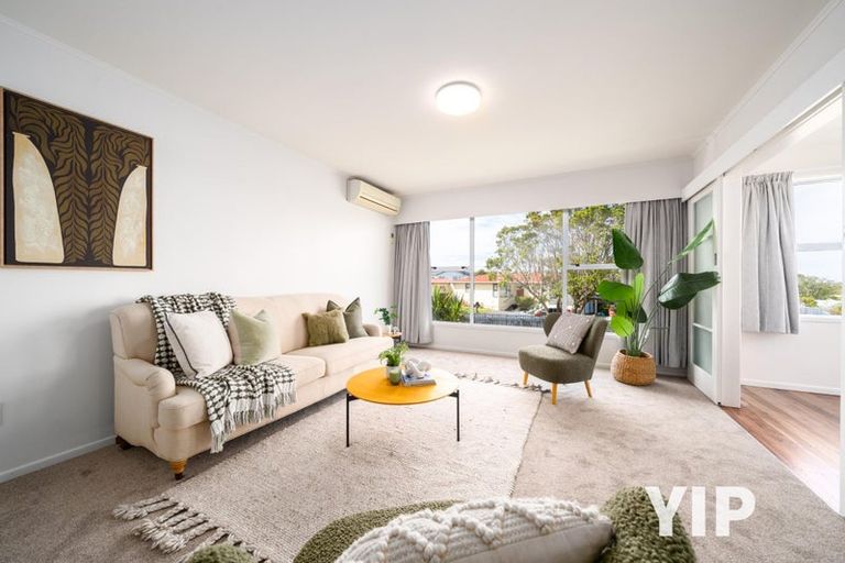 Photo of property in 7 Loasby Crescent, Newlands, Wellington, 6037