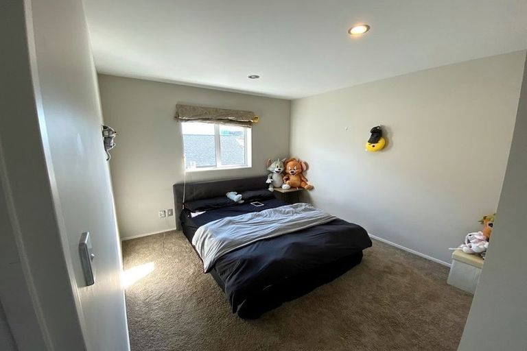 Photo of property in 14 Ballyboe Place, Pinehill, Auckland, 0632