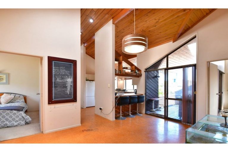 Photo of property in 32 Walton Street, Red Beach, 0932