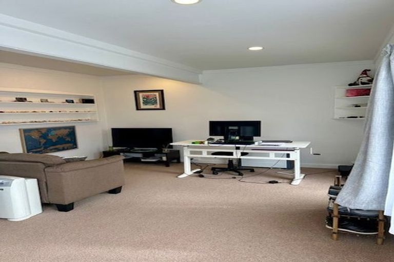 Photo of property in 16 Keldale Place, Forrest Hill, Auckland, 0620