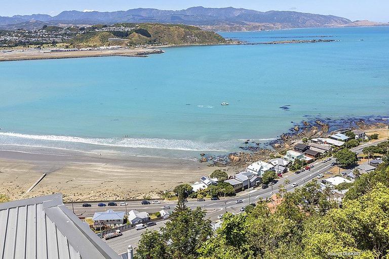 Photo of property in 10 Pari Tai Way, Houghton Bay, Wellington, 6023