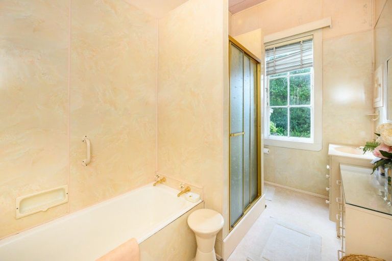 Photo of property in 19 Pahiatua Street, Hokowhitu, Palmerston North, 4410