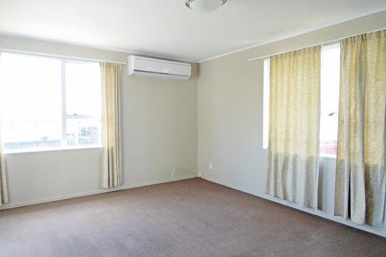 Photo of property in 1/6 Myna Place, Weymouth, Auckland, 2103