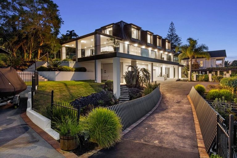 Photo of property in 16 Island View Terrace, Cockle Bay, Auckland, 2014