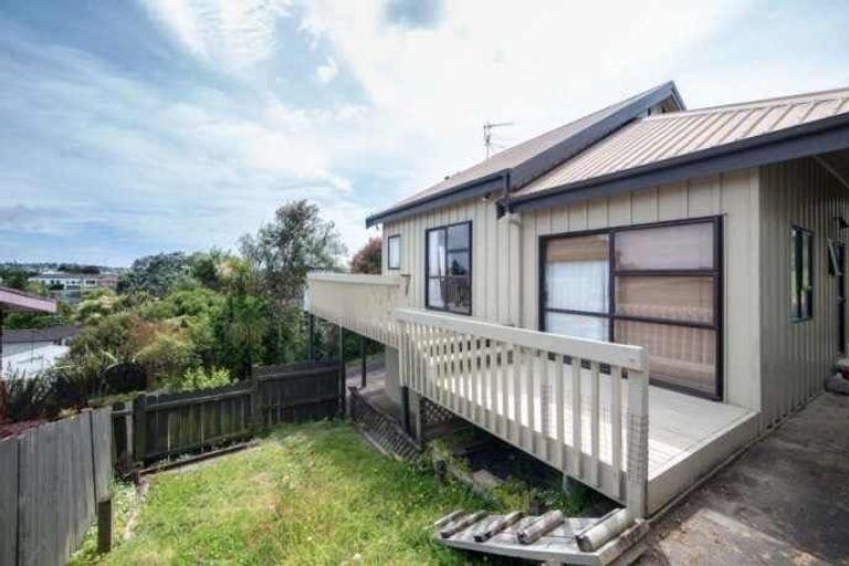 Photo of property in 1/386 Glenfield Road, Glenfield, Auckland, 0629