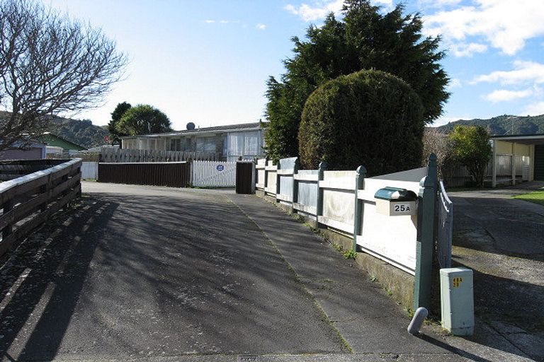 Photo of property in 25a Matthews Road, Wainuiomata, Lower Hutt, 5014