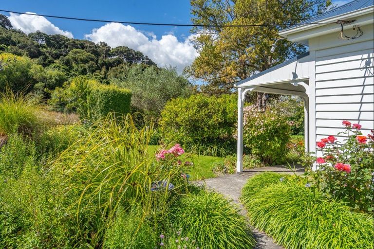 Photo of property in 5849 Christchurch Akaroa Road, Duvauchelle, Akaroa, 7582