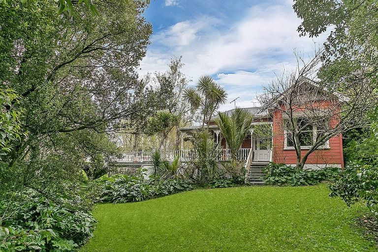 Photo of property in 25 Princes Street, Northcote Point, Auckland, 0627