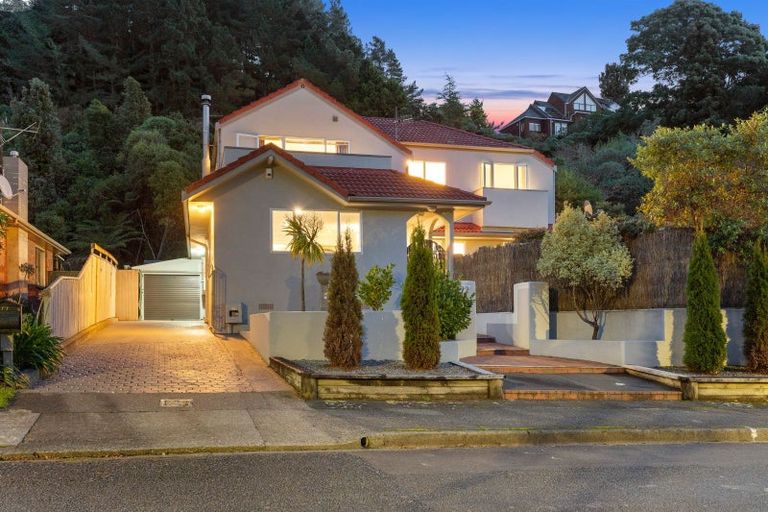 Photo of property in 77 Sunbrae Drive, Silverstream, Upper Hutt, 5019