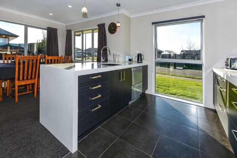 Photo of property in 6 Dundee Close, Darfield, 7510