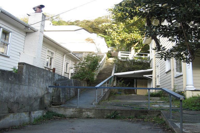 Photo of property in 117a Glenmore Street, Kelburn, Wellington, 6012