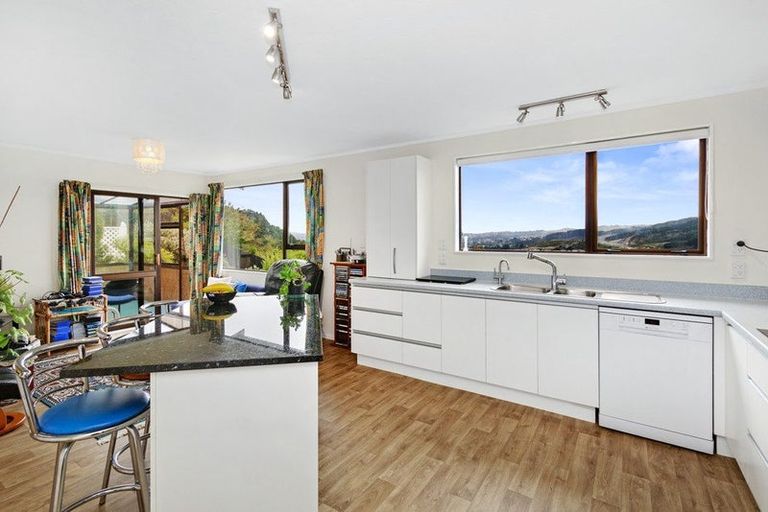 Photo of property in 78 Victory Crescent, Tawa, Wellington, 5028