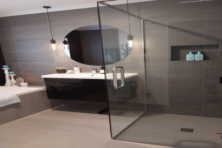 Photo of property in 4 Heaphy Place, Pukehangi, Rotorua, 3015