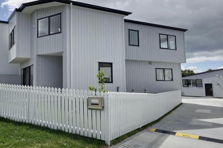 Photo of property in 37e West Harbour Drive, West Harbour, Auckland, 0618