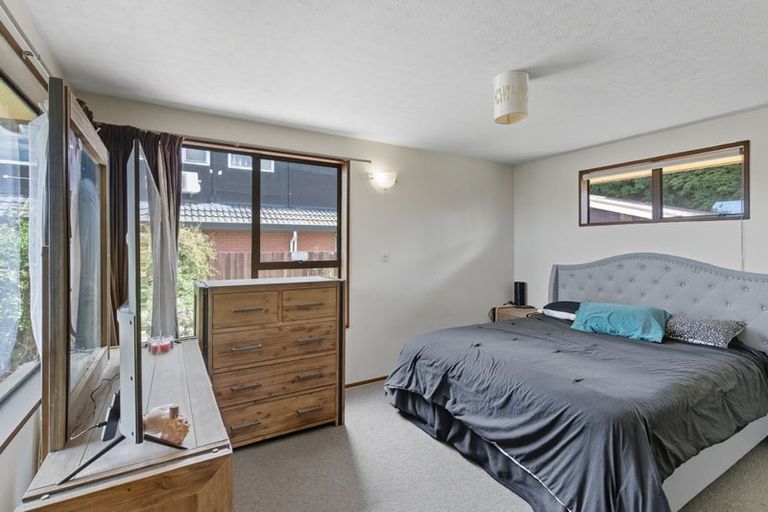 Photo of property in 12 Harkness Place, Avonhead, Christchurch, 8042