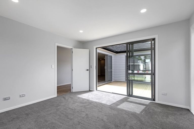 Photo of property in 24 Tarras Road, Kumeu, 0810