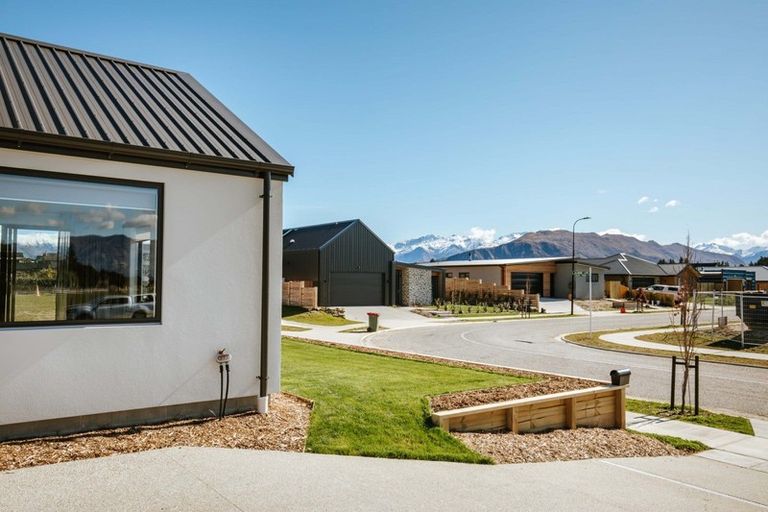 Photo of property in 19 Pounamu Avenue, Albert Town, Wanaka, 9305