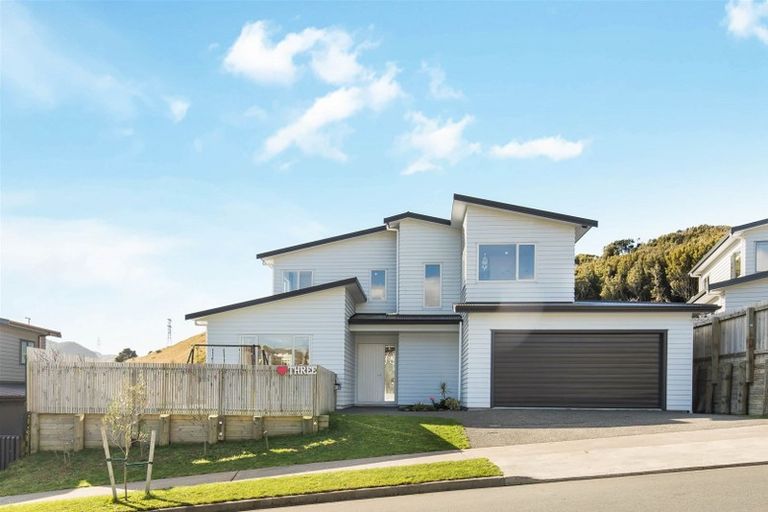 Photo of property in 3 Crompton Avenue, Churton Park, Wellington, 6037