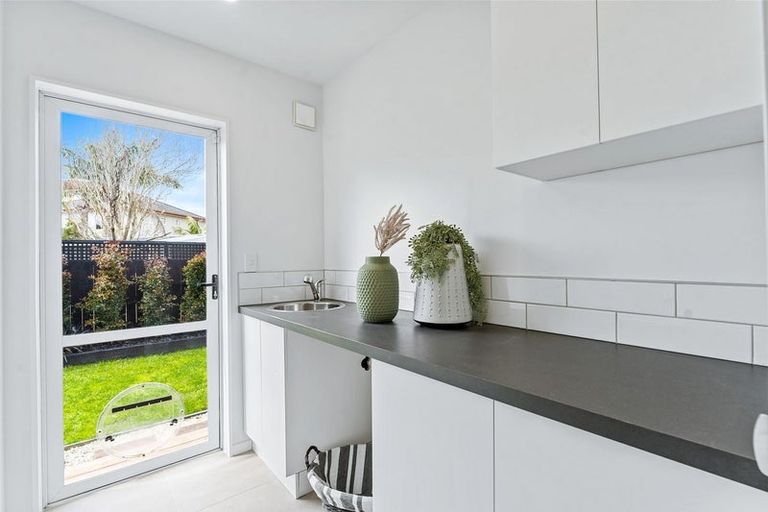 Photo of property in 2/7 Seine Road, Forrest Hill, Auckland, 0620