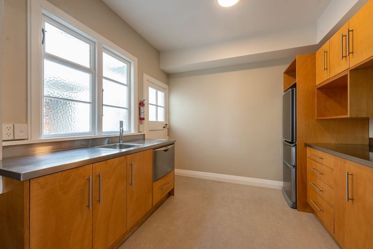 Photo of property in Ionian Flats, 123-125 Brougham Street, Mount Victoria, Wellington, 6011