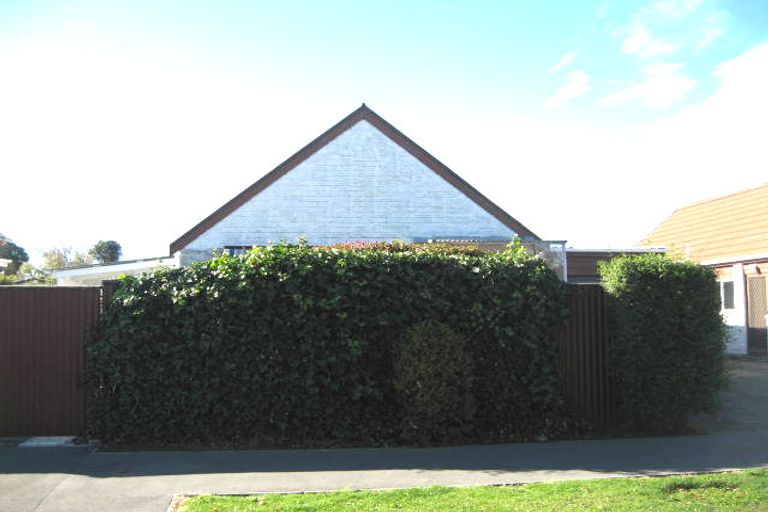 Photo of property in 2/52 Garreg Road, Bryndwr, Christchurch, 8052