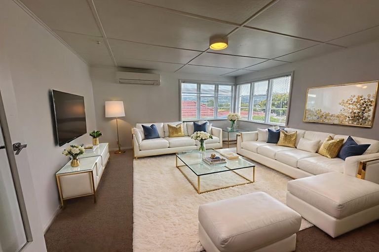 Photo of property in 198 Whites Line East, Waiwhetu, Lower Hutt, 5010