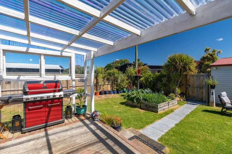 Photo of property in 380 Keyes Road, New Brighton, Christchurch, 8083