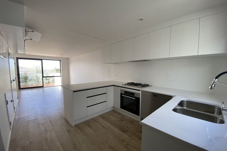 Photo of property in 3/737 East Coast Road, Browns Bay, Auckland, 0630