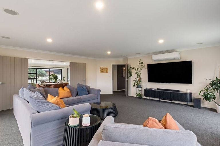 Photo of property in 6 Trump Place, Kelvin Grove, Palmerston North, 4414