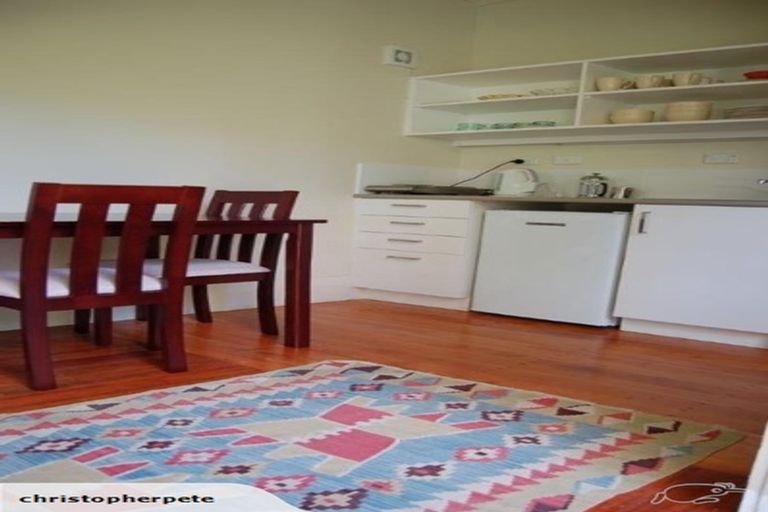 Photo of property in 106 Station Road, Kumeu, 0891