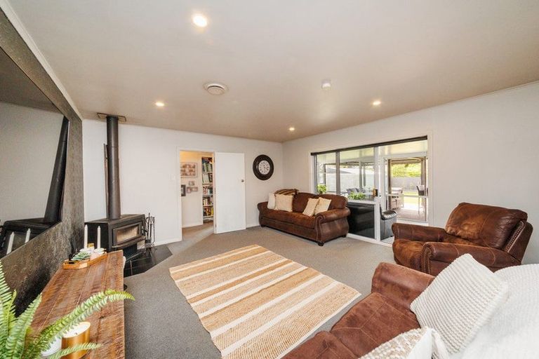 Photo of property in 8 Parkland Crescent, Terrace End, Palmerston North, 4410