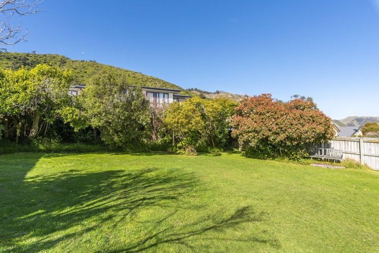 Photo of property in 11 Winara Avenue, Waikanae, 5036