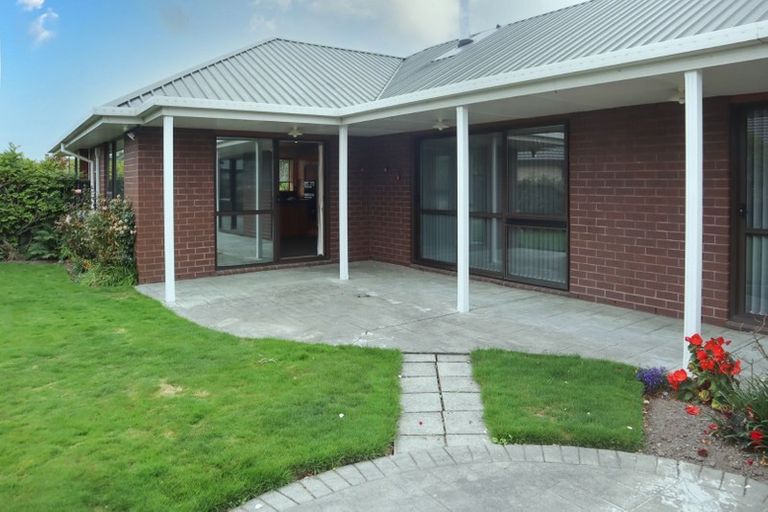 Photo of property in 11 Amdale Avenue, Broomfield, Christchurch, 8042