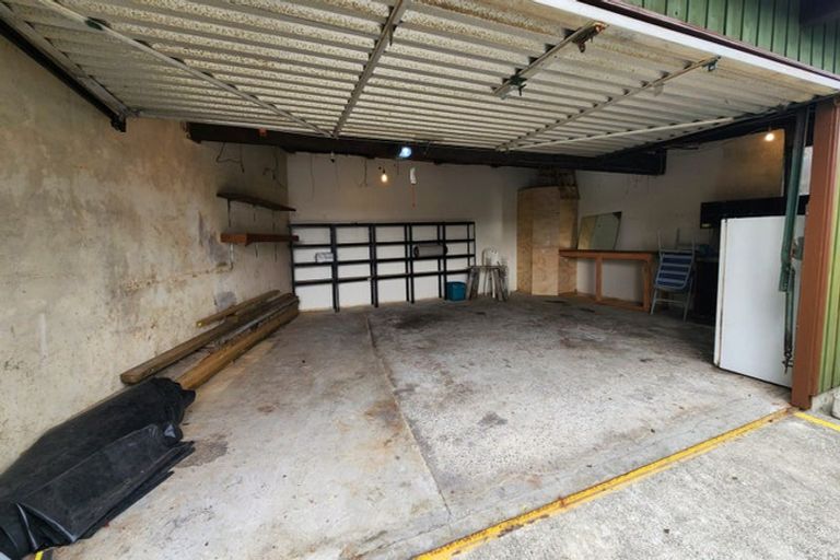 Photo of property in 28 Huntingdon Street, Northland, Wellington, 6012